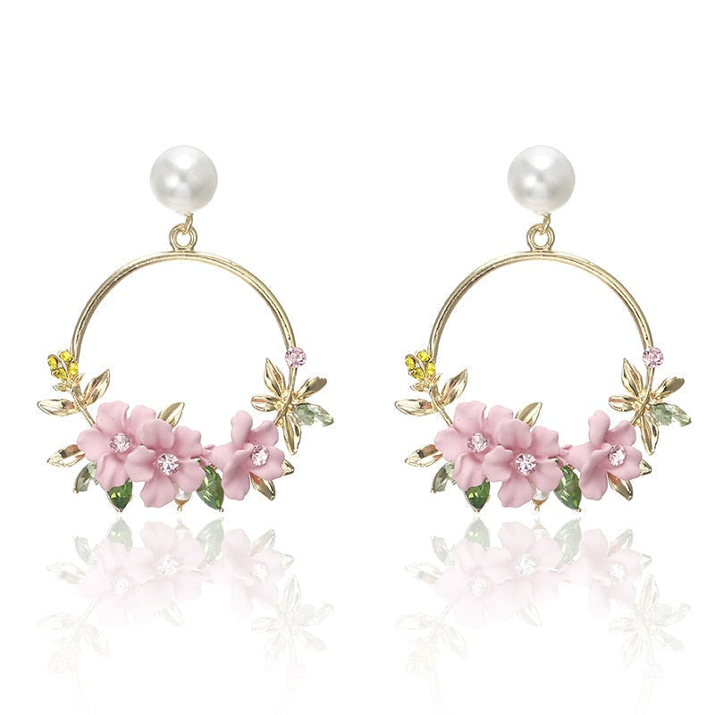 Orecchini Eleganti in Oro con Fiori e Perle