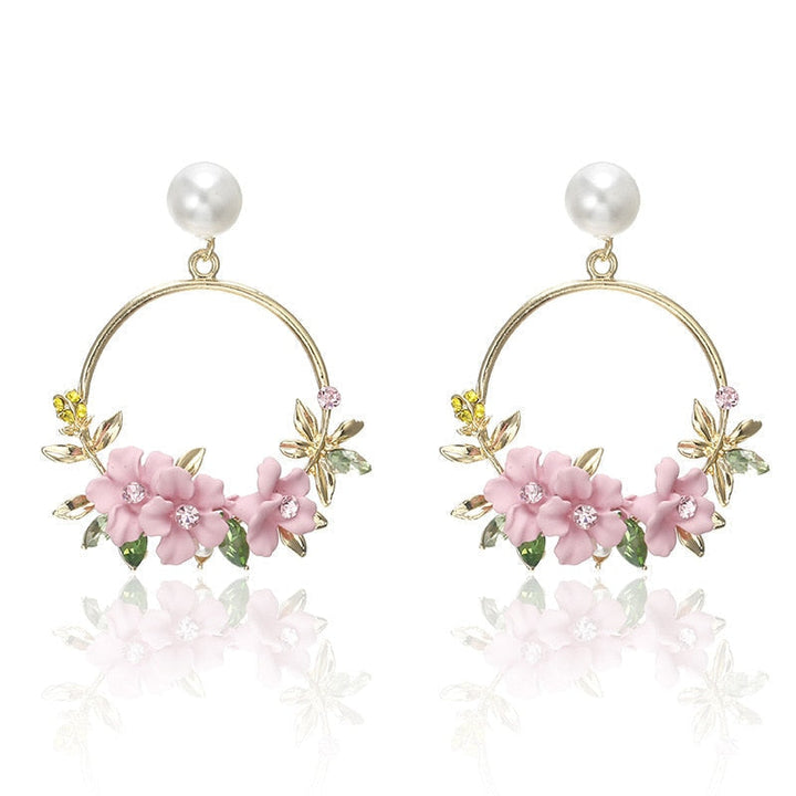 Orecchini Eleganti in Oro con Fiori e Perle