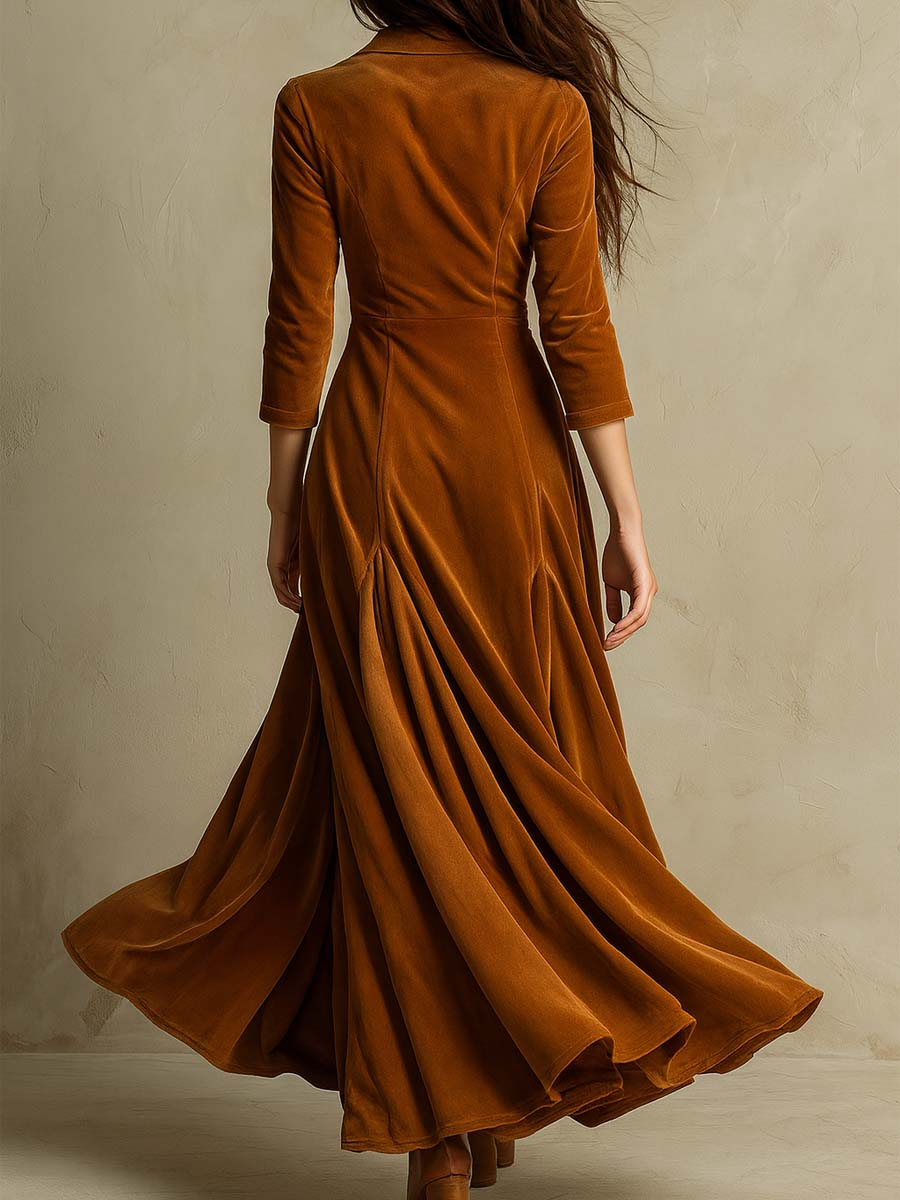 Abito Lungo Elegante in Velluto Marrone con Colletto Retrò