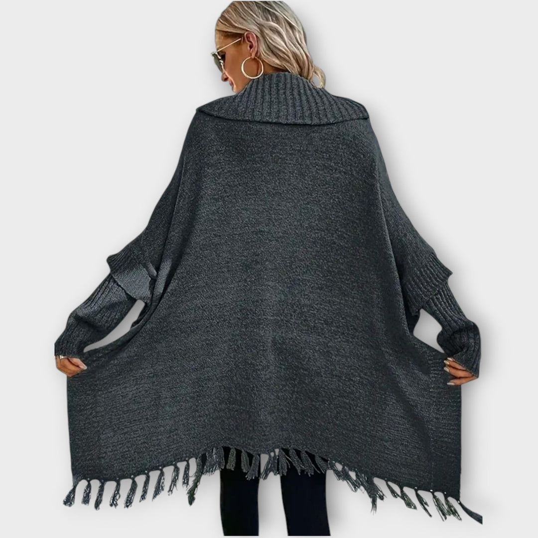 Poncho Maglione Oversized con Collo Alto e Frange
