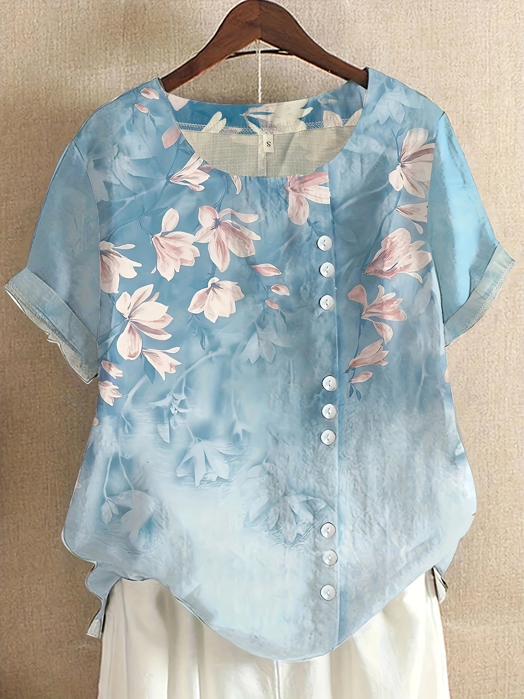 Sienna – Blusa con Dettaglio di Bottoni Floreali