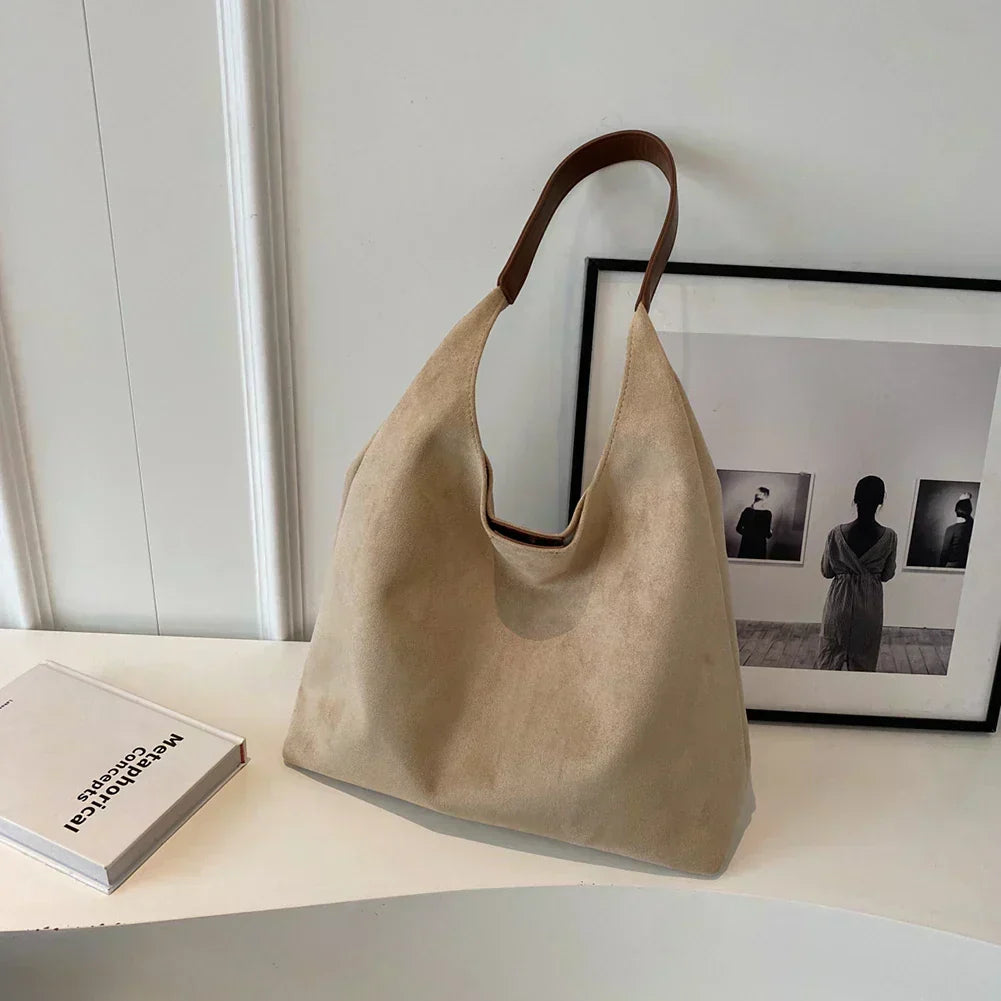 Borsa a Spalla Minimalista da Donna con Texture Morbida e Tracolla Larga