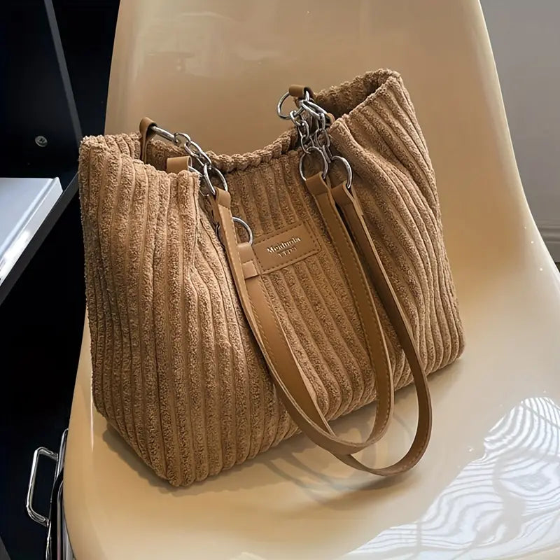 Alvhilde | Borsa morbida a coste con elegante catena metallica