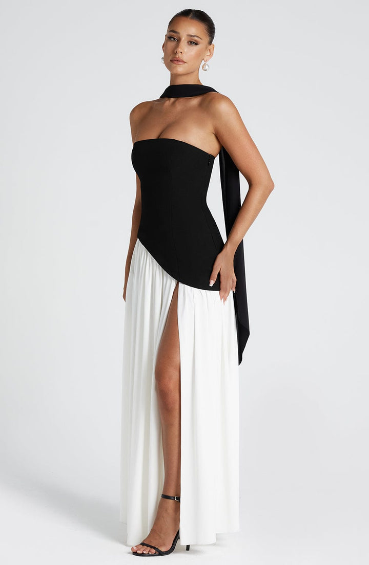 Vestito Maxi Senza Spalline per Donna con Apertura Alta e Vita Asimmetrica