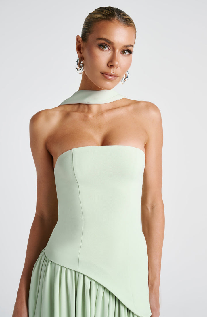 Vestito Maxi Senza Spalline per Donna con Apertura Alta e Vita Asimmetrica