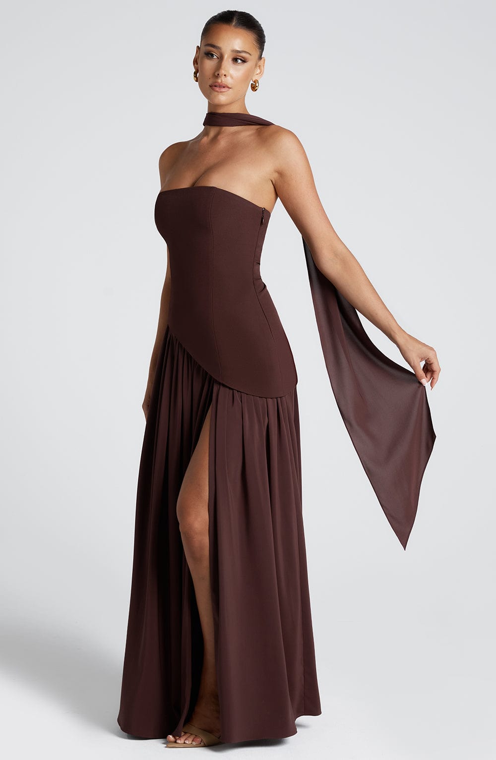 Vestito Maxi Senza Spalline per Donna con Apertura Alta e Vita Asimmetrica