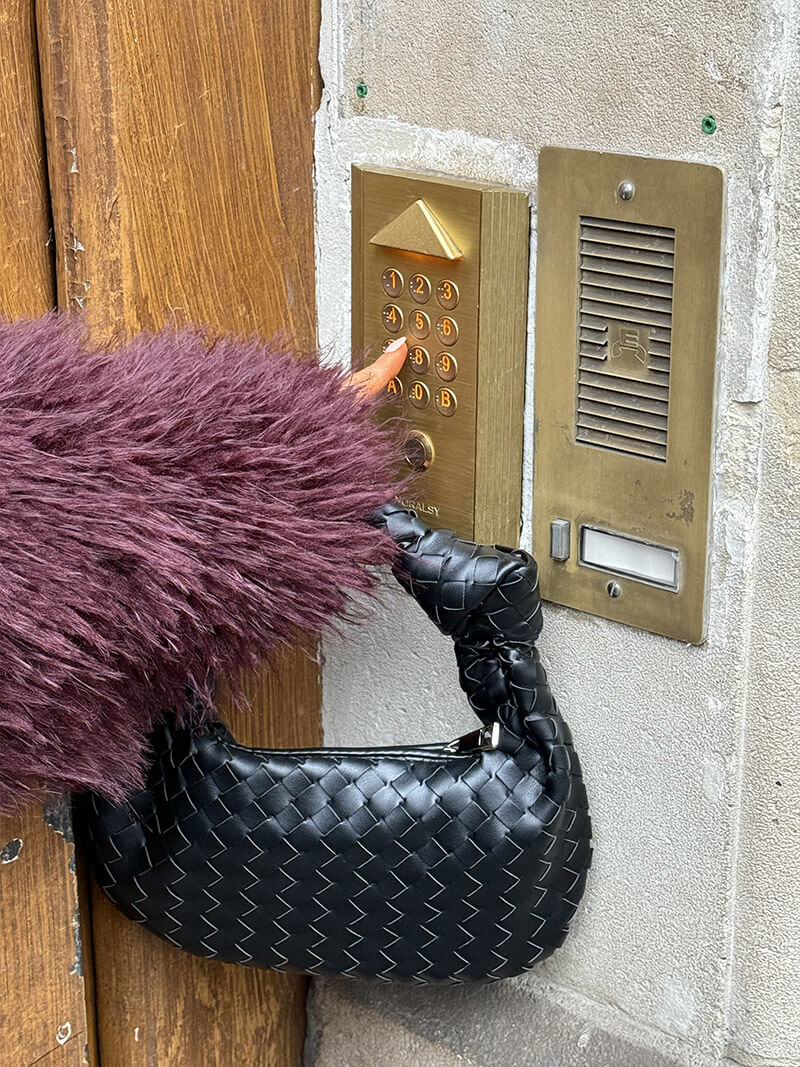 Borsa a Mano Woven da Donna con Manico Annodato e Forma Curva